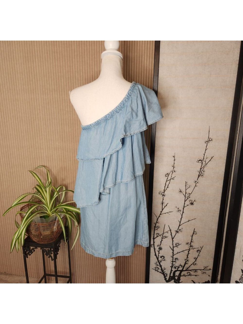 Women's Chelsea28 Blue Off Shoulder Ruffle Dress Size XS denim chambray layered - Picture 4 of 15